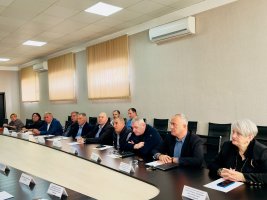დავით ბახტაძემ მუნიციპალიტეტში დაგეგმილი პროექტების განხორციელების საკითხები განიხილა