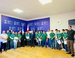 დავით ბახტაძემ ოლიმპიური ფესტივალის წარმატებული მონაწილეები და მათი მწვრთნელები დააჯილდოვა