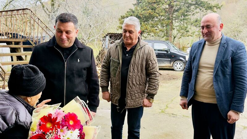 დავით ბახტაძემ 101 წლის შესრულება მიულოცა ლიდა ჩაჩუას