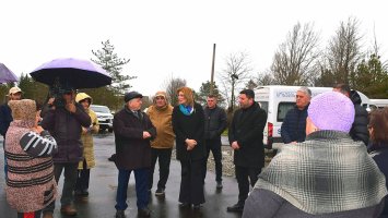 სამტრედიაში ოკუპირებულ ტერიტორიებიდან იძულებით გადაადგილებულ პირებთან ამანათები მიიტანეს
