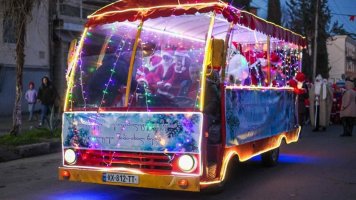 საახალწლოდ მორთული ულამაზესი სამტრედია