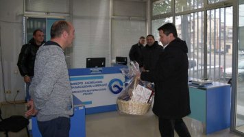 სამტრედიის მუნიციპალიტეტის მერმა შობა-ახალი წელი მიულოცა სხვადასხვა უწყების თანამშრომლებს