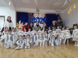 სამტრედიაში საბავშვო ბაღებში აღსაზრდელებს საახალწლო საჩუქრები დაურიგდათ
