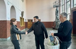 სამტრედიის მერმა შობა–ახალი წელი სტრატეგიული დანიშნულების ობიექტებში, 24 საათიან რეჟიმში მომუშავე პერსონალს მიულოცა
