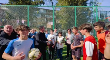 რუსთაველის ქუჩაზე თანამედროვე  სტანდარტების შესაბამისი სპორტული მოედანი მოეწყო