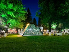 რეაბილიტირებული ,,მომავლის პარკი''  ღამით