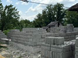 ავარიულ სახლებში მცხოვრები, სოციალურად დაუცველი 4 ოჯახისთვის სახლების მშენებლობა მიმდინარეობს