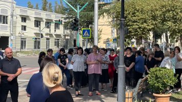 სამტრედიაში, სოხუმის დაცემის დღესთან დაკავშირებით, გმირთა მემორიალი გვირგვინით შეამკეს