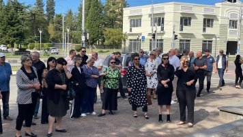 სამტრედიაში, სოხუმის დაცემის დღესთან დაკავშირებით, გმირთა მემორიალი გვირგვინით შეამკეს