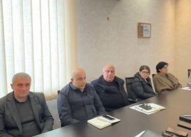 მერმა,  სამსახურის უფროსებთან მიმდინარე, დაგეგმილ და დასრულებულ პროექტებზე ისაუბრა