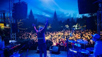 სამტრედიის  მთავარი ნაძვის ხე  საზეიმოდ აინთო