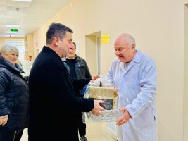 სამტრედიის მერმა შობა–ახალი წელი სტრატეგიული დანიშნულების ობიექტებში, 24 საათიან რეჟიმში მომუშავე პერსონალს მიულოცა
