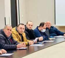 მერმა,  სამსახურის უფროსებთან მიმდინარე, დაგეგმილ და დასრულებულ პროექტებზე ისაუბრა