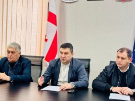 მერმა,  სამსახურის უფროსებთან მიმდინარე, დაგეგმილ და დასრულებულ პროექტებზე ისაუბრა