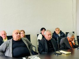 სამუშაო თათბირი მერიის სტრუქტურული ერთეულების ხელმძღვანელებთან და ადმინისტრაციულ ერთეულებში მერის წარმომადგენლებთან