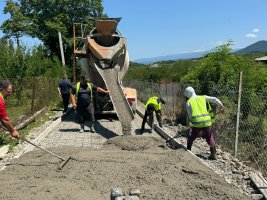 დაბლა გომის მე-6 ქუჩაზე ბეტონის გზის მოწყობა მიმდინარეობს