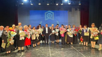 სამტრედიაში ღვაწლმოსილი მასწავლებლები დააჯილდოვეს