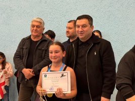 სამტრედიაში საჯარო და კერძო სკოლებს შორის ცურვის შეჯიბრი გაიმართა