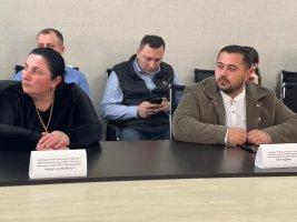 ინფრასტრუქტურული პროექტებისა და სოციალური პროგრამების მიმდინარეობაზე სამუშაო შეხვედრა გაიმართა